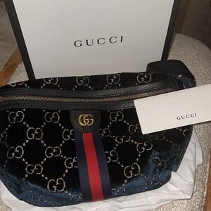 AUTHENTIC Gucci GG Monogram Velvet Belt Bag in Navy Blue💙